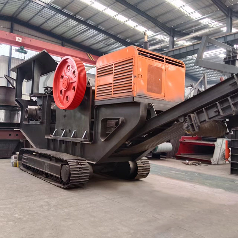 Crawler type screening mobile crushing station